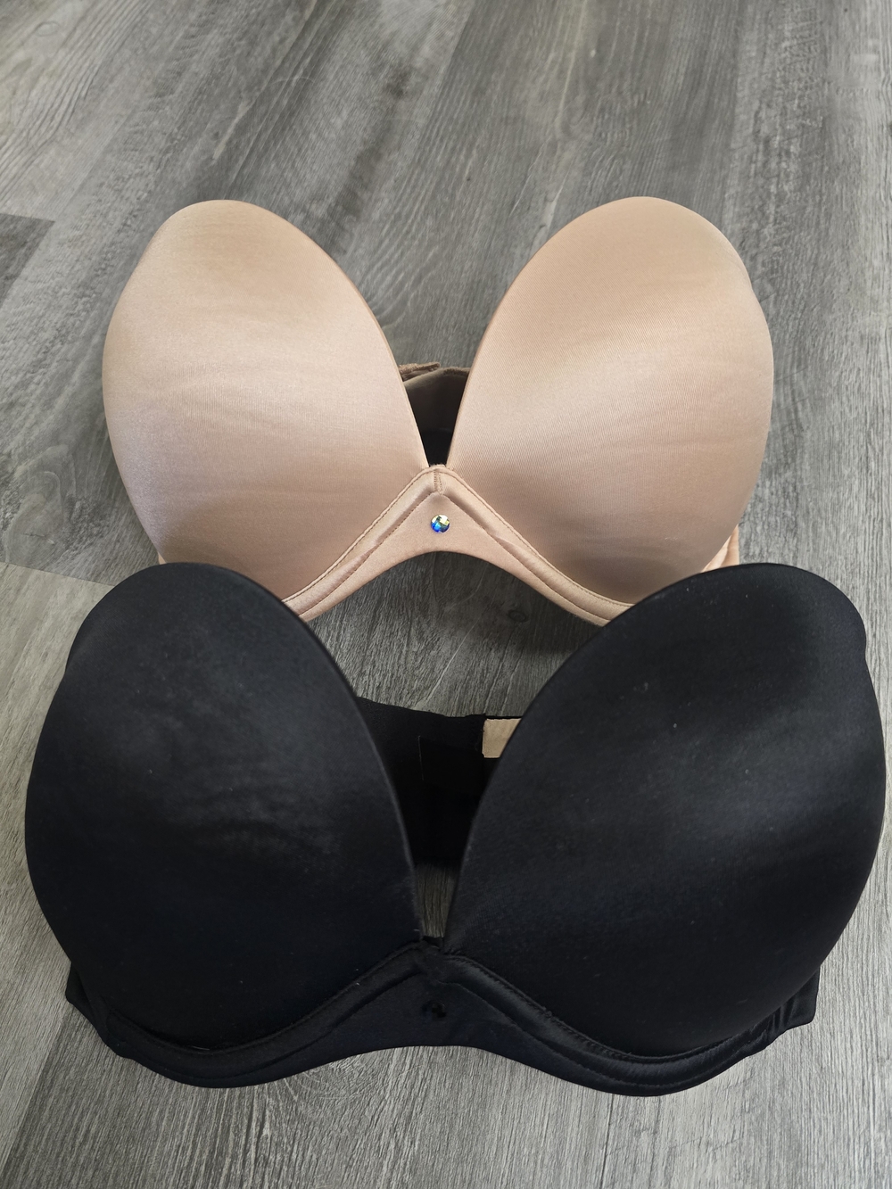 Victoria's Secret "Very Sexy" Strapless Push-Up Bra Duo in Black and Nude 32DD
